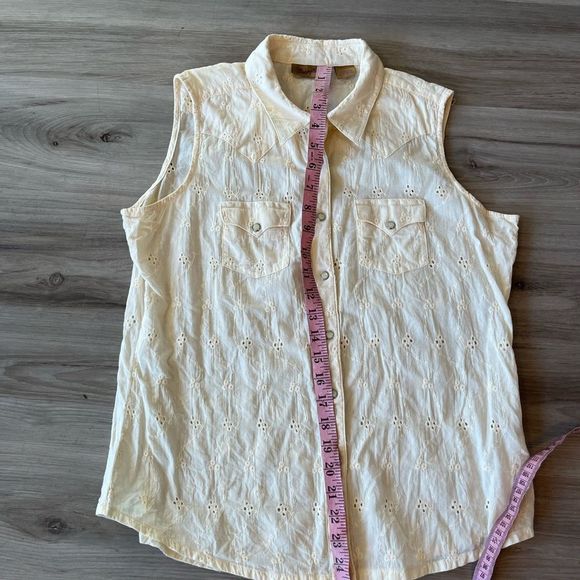 Wrangler L Yellow Floral Eyelet Sleeveless Button Up - Picture 5 of 6